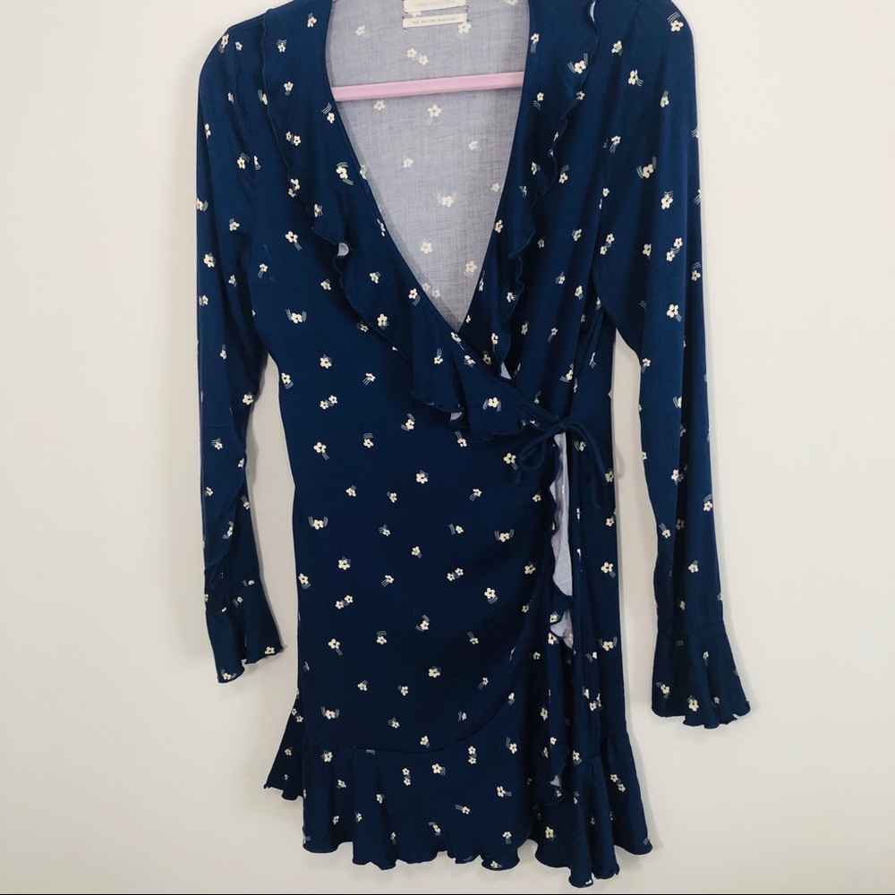 Urban Outfitters blue floral tie ruffled kimono M